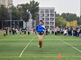 名场面！向佐发布会遭中国拳王扇耳光，向太一言不发郭碧婷脸色难看